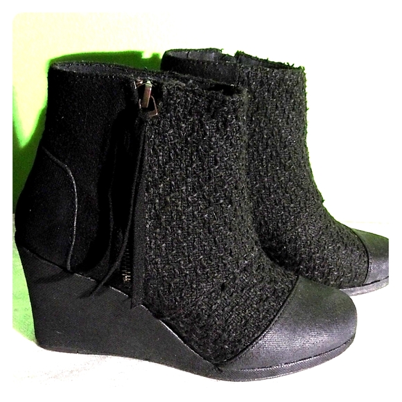 Toms Shoes - Black TOMS wedge heel booties